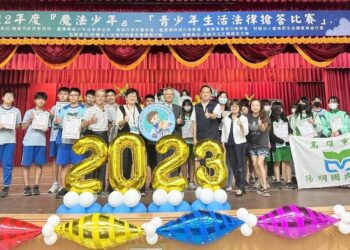 漾新聞|誰是校園「生活法律王」？陽明國中「瘋法少年」締造七連霸 雄中、四維國小各組冠軍