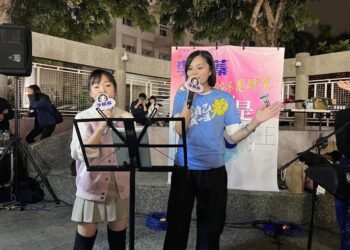 漾新聞|李眉蓁pk白喬茵尬歌引爆線上5千民眾還圈粉