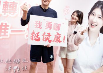 漾新聞|不畏寒流掃街！連勝文、李明璇穿短褲「勇腳挺侯康」