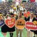 漾新聞|大榮兒童節大人打頭陣 穿復古制服背書包攜手學童歡樂上學趣！