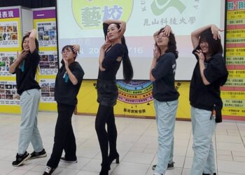 漾新聞|「國際名模」林韋君現身中華藝校走秀教學 影劇科邱喬淇與凱渥簽約正式成為旗下麻豆