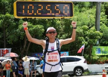 漾新聞|「沒有奇蹟，只有累積」蜘蛛人校長黃景良完成人生百場馬拉松「從哪裡跌倒，就從哪裡站起來」