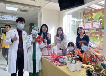 漾新聞|嘉興國中藝術傳愛迎新春 揮毫春聯義賣暖心揚