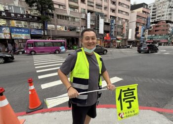 漾新聞|龍華國中家長會長黃裕雄 風雨無阻守護學童安全
