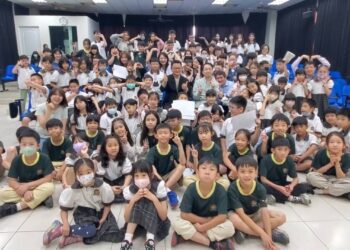 漾新聞｜動漫巨擘名偵探柯南畫師現身高雄！手把手教學生畫動漫 親授秒殺技法