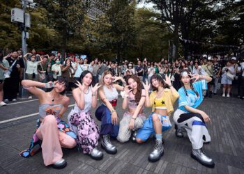 babyMINT信義區快閃百人圍觀 〈Hellokittybalahcurrihellokitty美味しい〉舞蹈版MV嗨跳五次