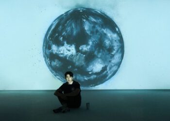傅孟柏化身2025台北電影節「看電影約嗎」周邊設計師玩轉「正負片」意象