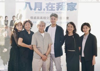 綠光劇場《八月，在我家》用黑色幽默解剖親情傷痕 王琄重返經典角色再展精湛演技