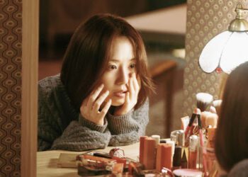 文彩元演恐怖片《咒你》深陷容貌焦慮 徹底被慾望吞噬黑化