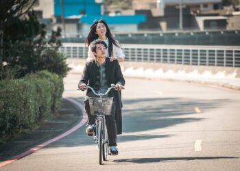 《啵me之我的青春住了鬼》釋出前導預告！邵雨薇、初孟軒單車兜風畫面太美藏血淚