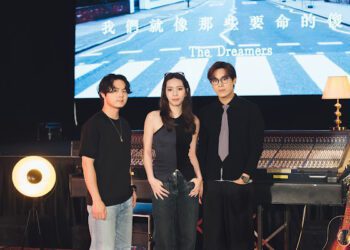 從黑畫面到有畫面  告五人新專輯搶聽會領歌迷一秒穿越到「艾比路錄音室」