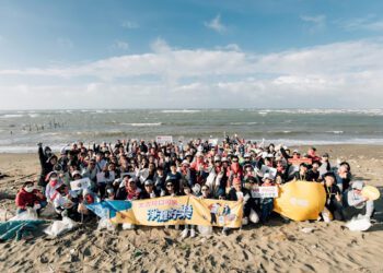 台灣太古可口可樂攜手RE-THINK、One-Forty打造淨灘活動 共創跨文化影響力