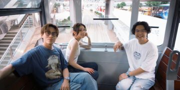 告五人快閃香港海港城為UG新開店站台剪綵引起暴動 人潮寸步難行