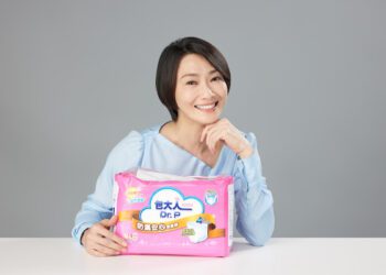 侯怡君與銀髮阿嬤同框起舞  代言包大人電視廣告登場