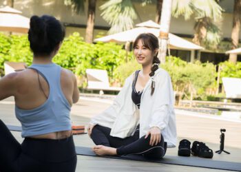 《驚奇旅明星》花蓮行 曾莞婷性感曲線畢露 彎腰伸展喊收費