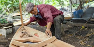 父子517天造舟潛行太平洋 《大海浮夢》紀錄海與生命的連結