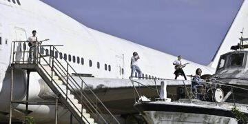 數十億場景＋巨無霸客機實拍！帕拉斯PALLAS出道首支MV就玩這麼大