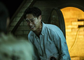 男神楊祐寧《泥娃娃》反轉硬漢形象 遭地表最恐怖孕婦壓制在地
