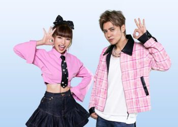 何美「美夢成真」與偶像一起主持 被爆對著羅志祥傻笑