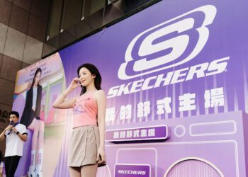 粉絲擠爆信義區！舒華親臨 SKECHERS 快閃店分享愛鞋穿搭