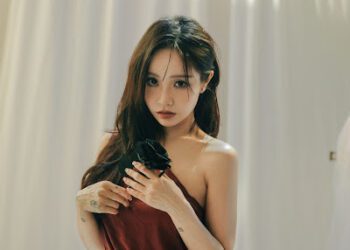 Kimberley陳芳語新歌與創作人李杰明再度合作 MV呈現暗黑童話般的情感迷宮